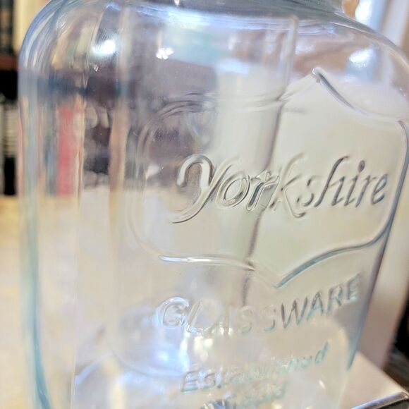 Yorkshire Glassware 2 Gal Cold Beverage Dispenser with Spigot & Center Ice Block - Picture 13 of 15